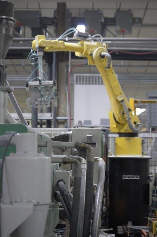 X Low-res side-view-of-molding-machine-with-6-axis-Fanuc-robot-with-end-of-arm-tooling
